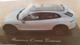 Porsche Mission E Cross Turismo 2018 - Gris clair métallisé