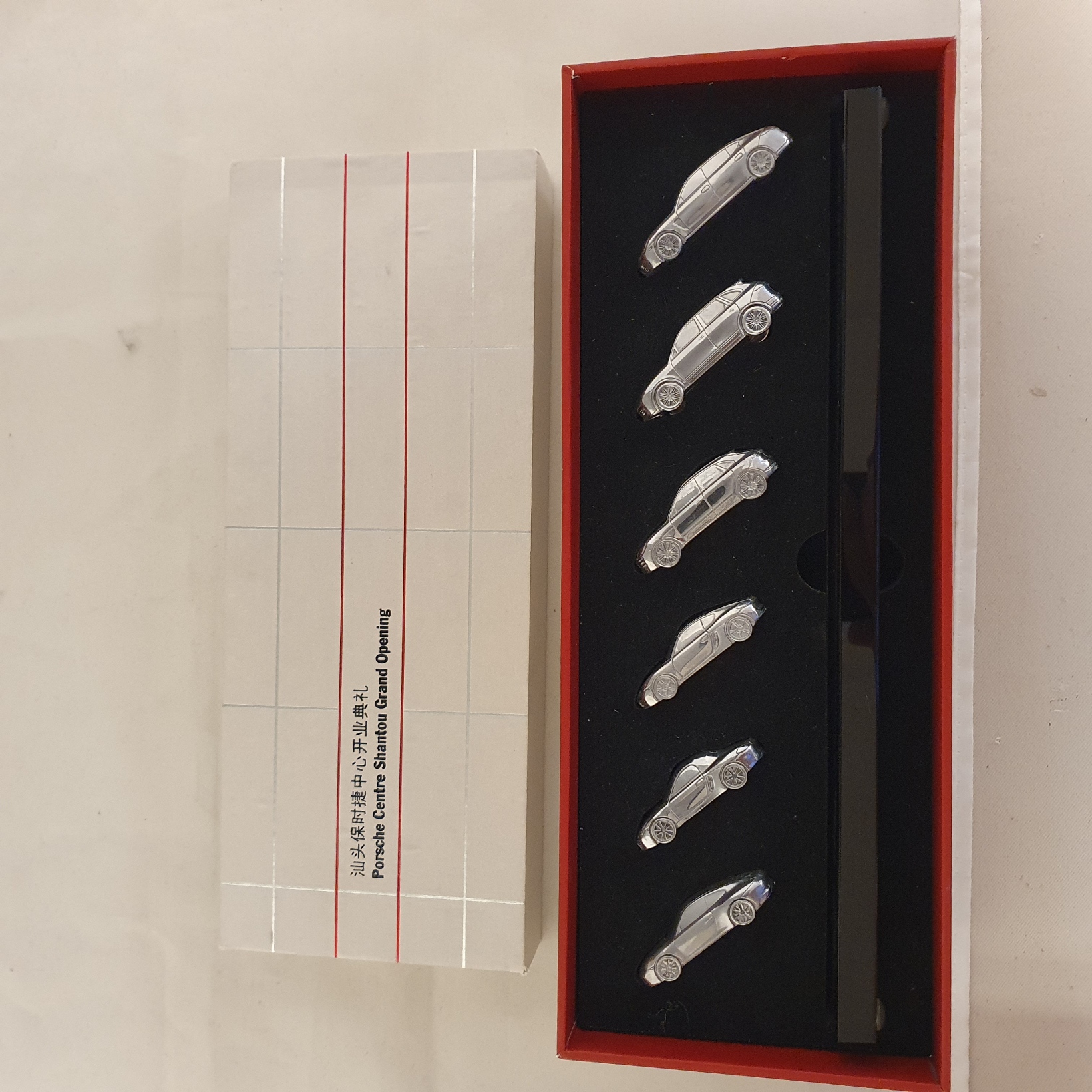 Inauguration du Centre Porsche de Shantou 2015 - Souvenirs en papier