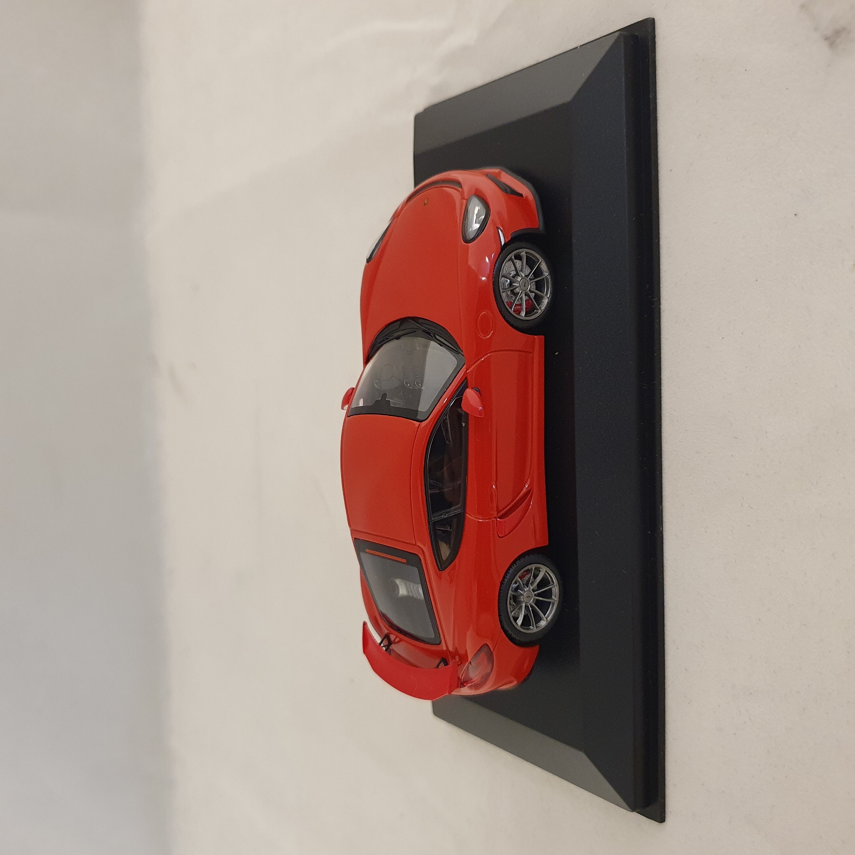 Porsche Cayman GT4 Guards Red Minichamps - CA04316069