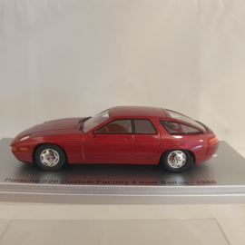 Porsche 928 Sedan 4 deurs 1986 metallic rood 1/43 Kess KE43024010