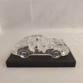 Porsche 911 en verre cristal sur socle en bois