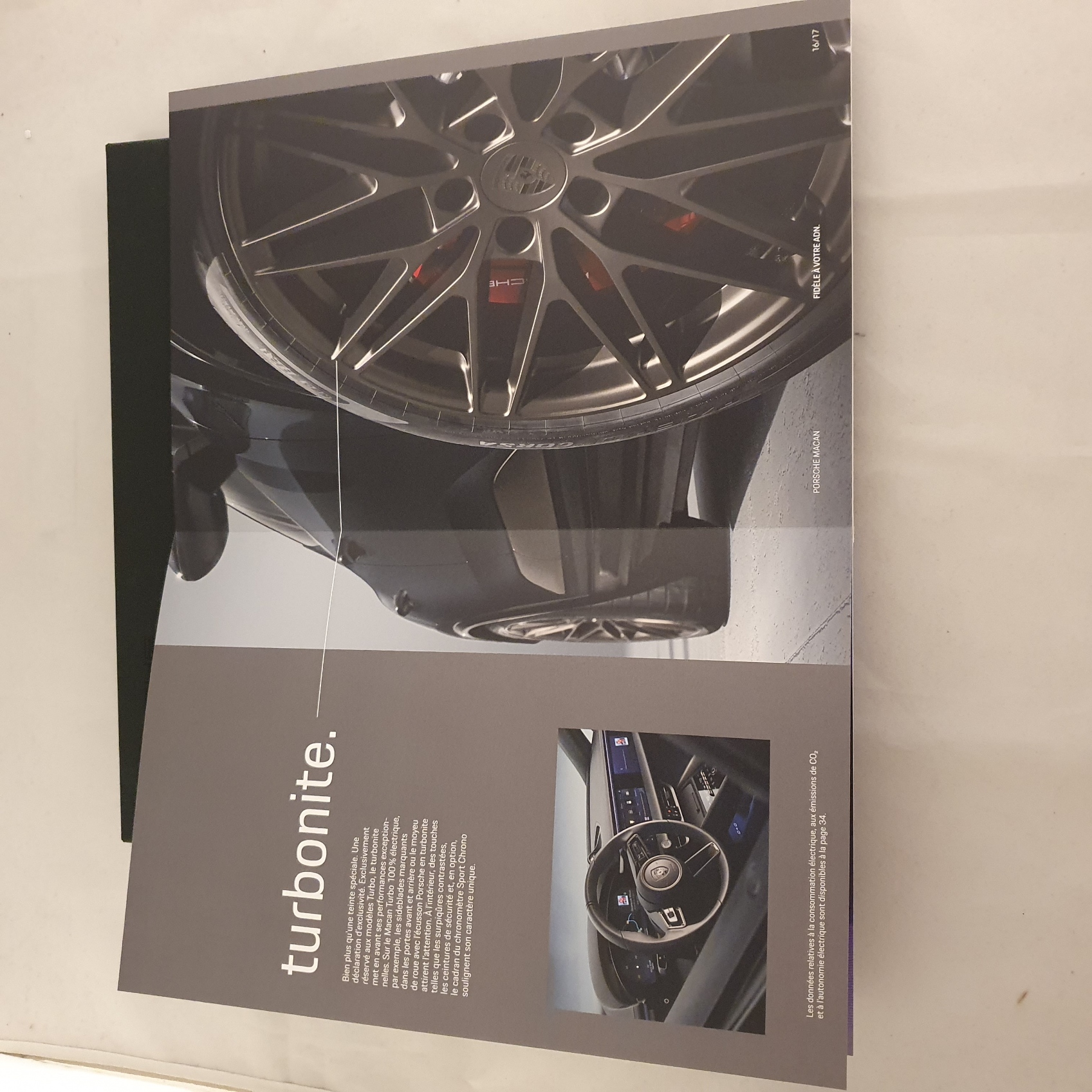 Porsche Macan 2024 Lookbook Brochure - WMAA23000130