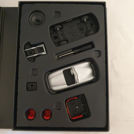 Porsche 356 numéro 1 1948 1/43 à construire soi même sous forme de livre