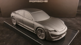 Porsche Taycan - Presse-papier sur piédestal