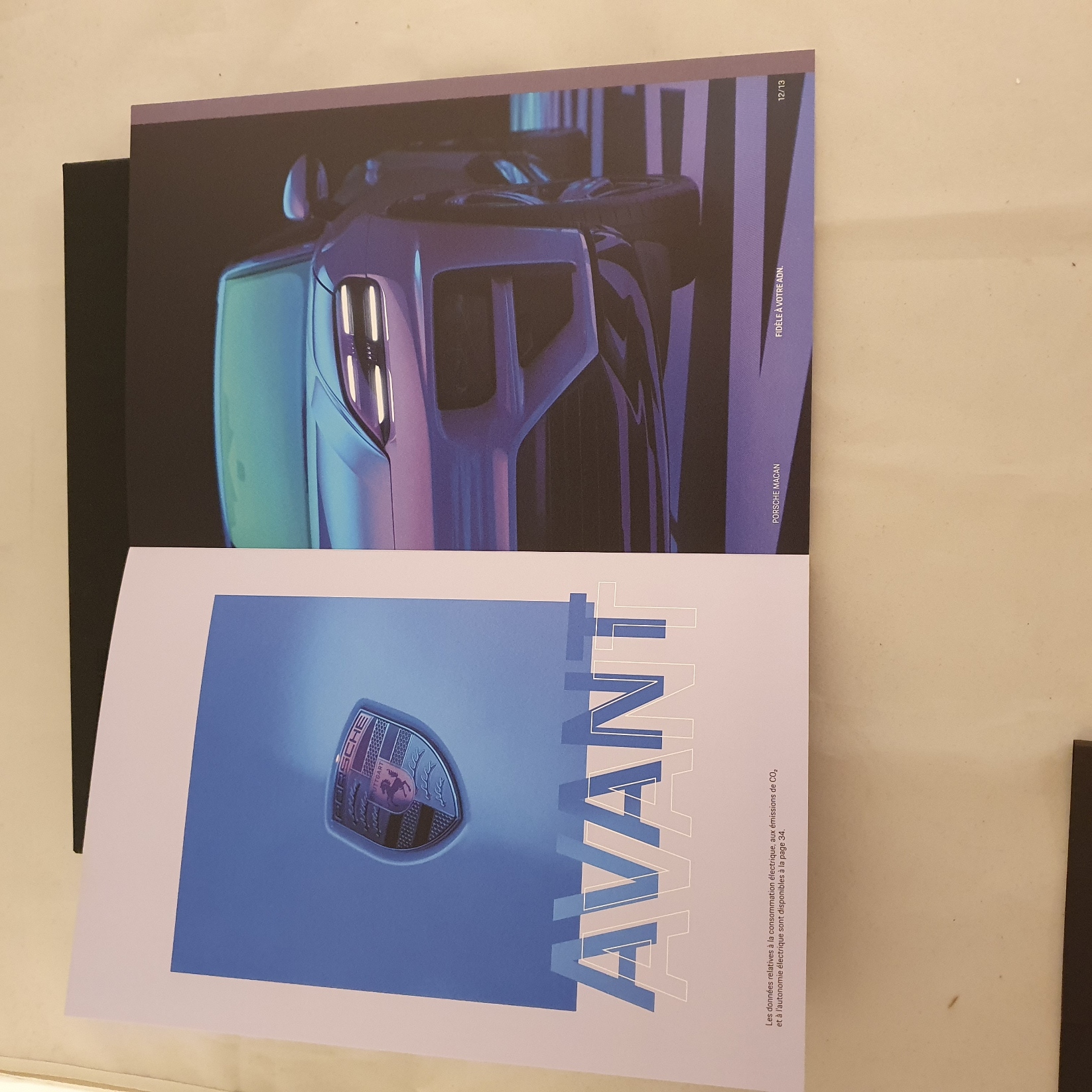 Porsche Macan 2024 Lookbook Brochure - WMAA23000130