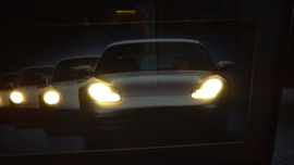 Porsche 911 generaties kunstwerk ingelijst met verlichting