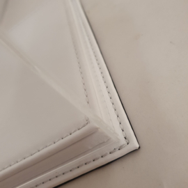 Vitrine met Witte Lederen Basis 1/18 Atlantic Case Mulhouse