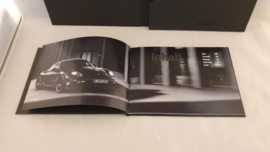 Porsche 718 Cayman S Black Edition - Brochure in collectors box