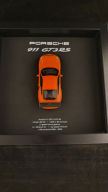 Porsche 911 997 GT3 RS Orange 3D Encadré dans une boîte d’ombre - échelle 1:37