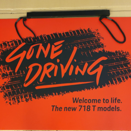 Porsche 718 T Showroom-Schild - Gone Driving