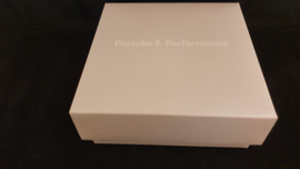 Porsche E-Performance Induktionsladegerät iPhone und Smartphone - QI Technology