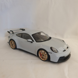 Porsche 911 992 GT3 2021 Gris Craie/Jantes Dorées 1/18 Minichamps 117069001