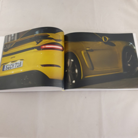 Porsche 718 Cayman GT4 Hardcover Brochure 2020 - NL