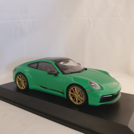 Porsche 911 992 Carrera 4S 2019 Vert Python 1/18 Minichamps 155067325