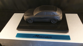 Porsche Macan - Presse Papier op sokkel - Porsche museum