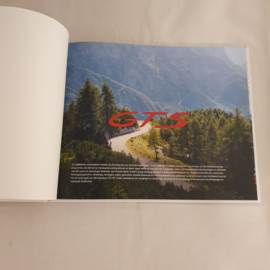 Porsche Macan GTS hardcover brochure 2020 WSLA2001001291