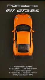 Porsche 911 997 GT3 RS Orange 3D Eingerahmt in Schattenbox - Maßstab 1:37
