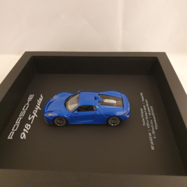 Porsche 918 Spyder blauw 3D Framed in schaduwbox - schaal 1:37