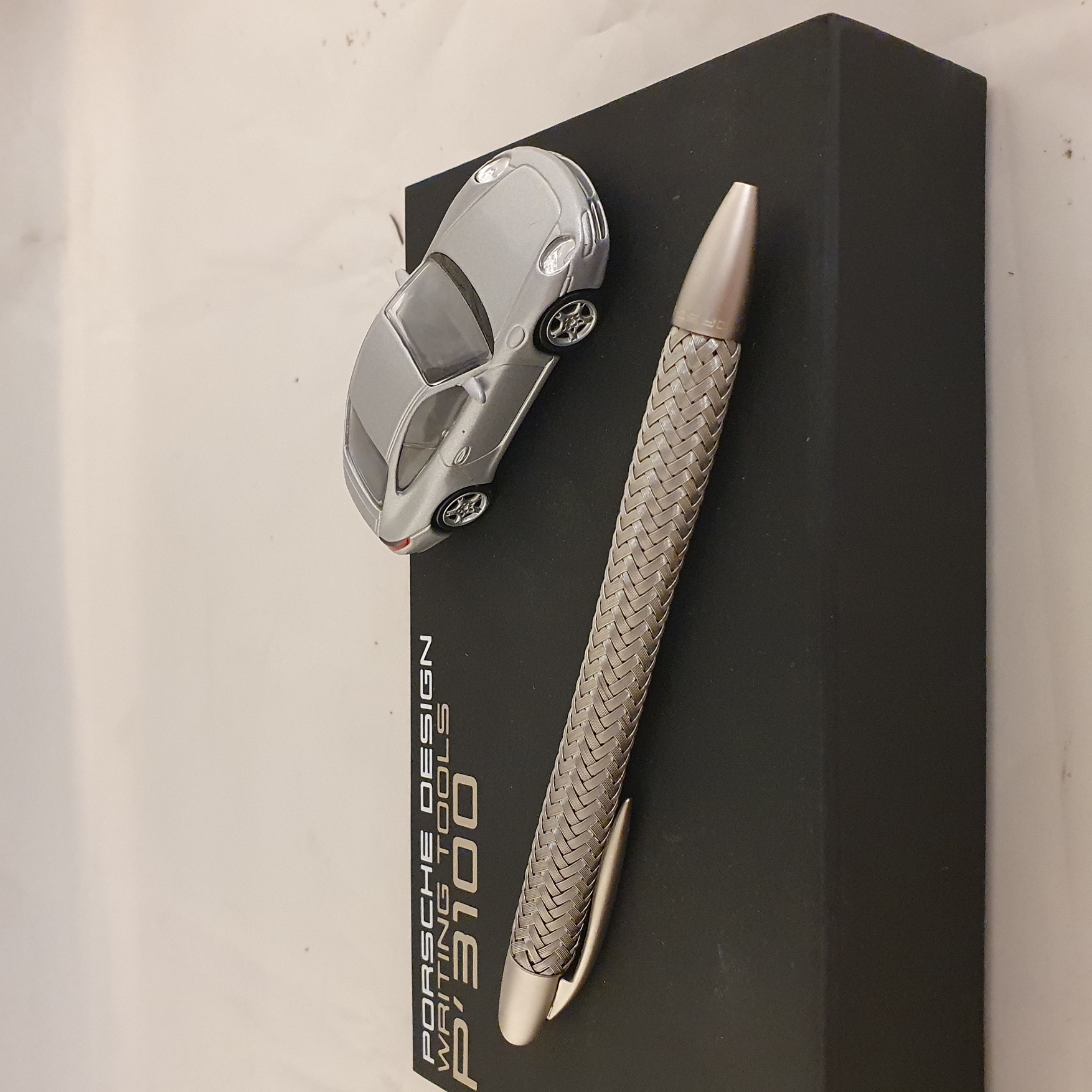 Stylo à bille Porsche Design P'3100 Tecflex avec modèle réduit de voiture