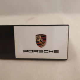 Bureau Porsche - plaque signalétique en métal