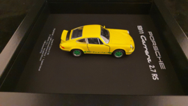 Porsche 911 Carrera 2.7 RS Jaune 3D Encadré dans une boîte d’ombre - échelle 1:37