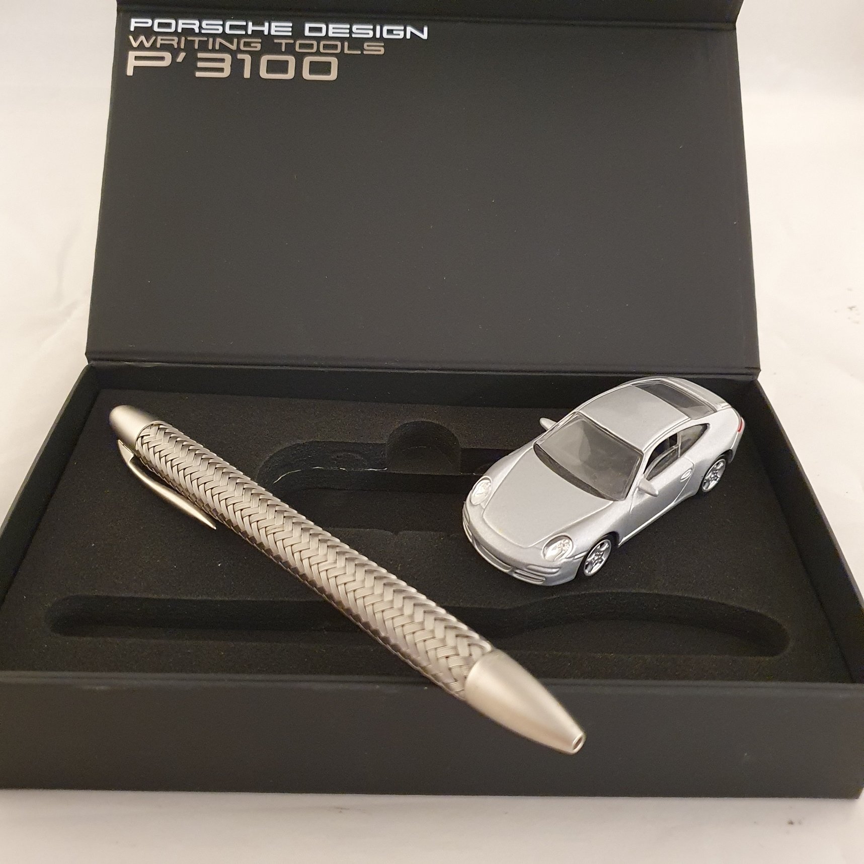 Stylo à bille Porsche Design P'3100 Tecflex avec modèle réduit de voiture