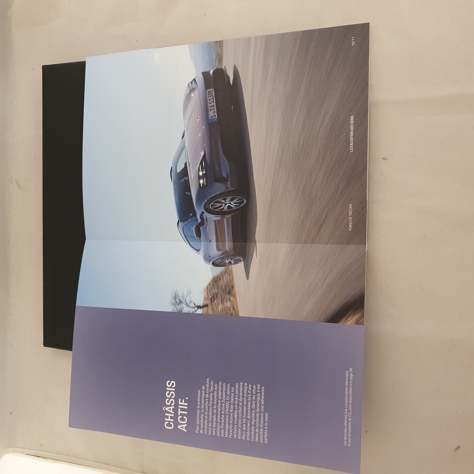 Porsche Taycan 2024 Lookbook Broschüre - WMAT24000130