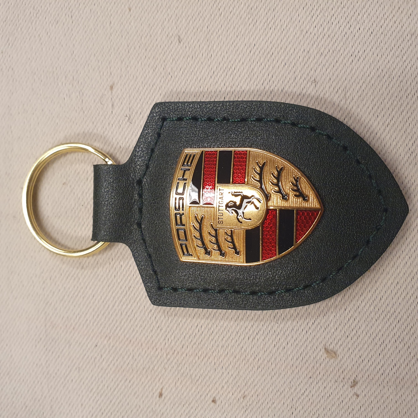 Keychain with Porsche emblem - Oak Green WAP0503550RWSA