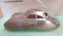 Porsche Type 64 Prototype jaar 1939 1:43 Truescale model - Porsche Museumcollectie
