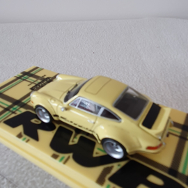 Porsche 911 Carrera 964 RWB Backdate geel 1/64 Tarmac - T64-046-YL