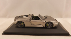 Porsche 918 Spyder official production model presentation model - IAA 2013