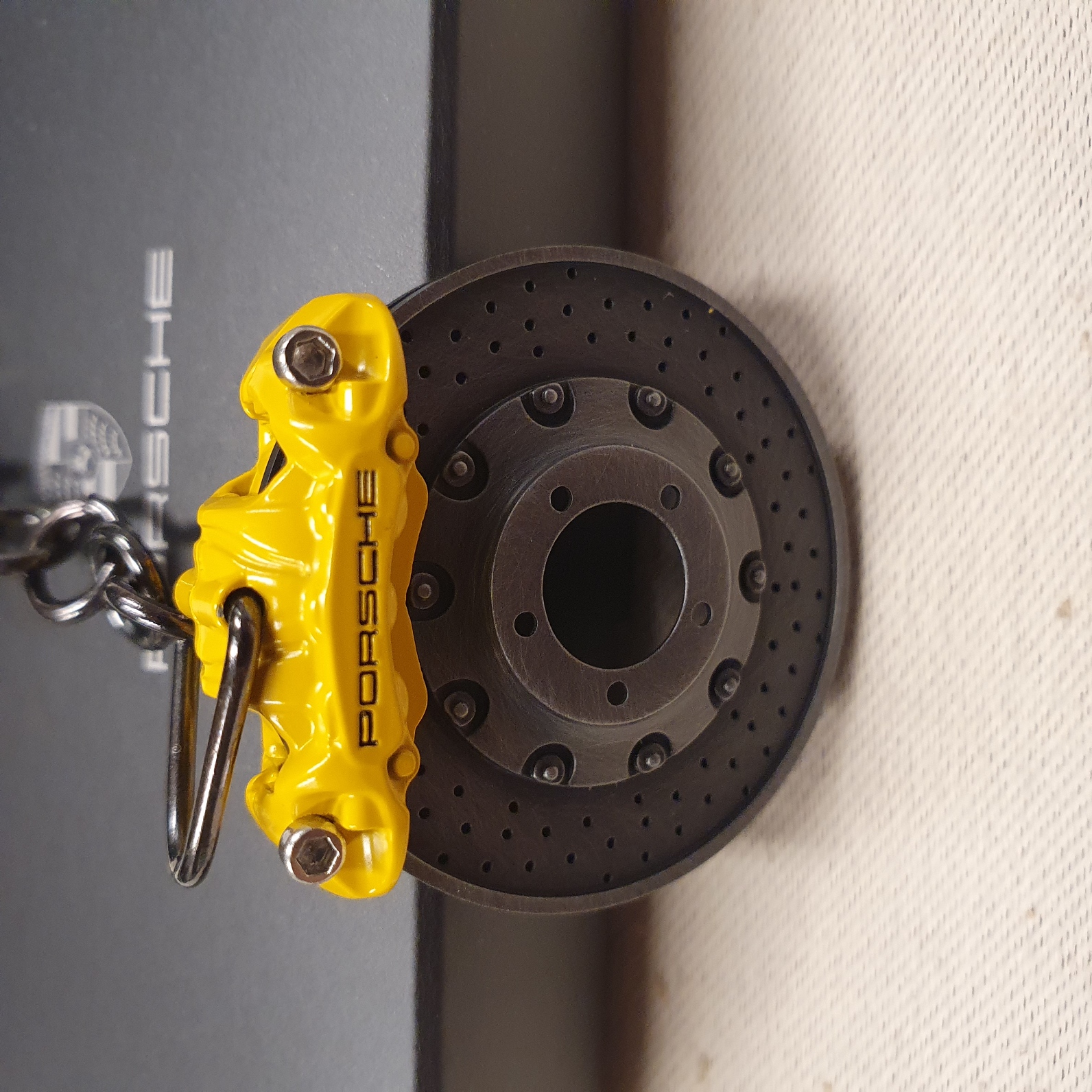 Sleutelhanger Porsche remschijf met gele remklauw - WAP0503700PSAB