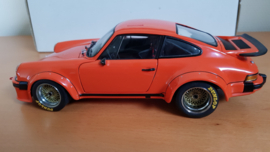 Porsche 934 Turbo RSR privat Team 1976 Porsche Orange - Exoto 1:18