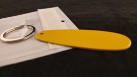 Porsche Schlüsselanhänger lackiert Racing gelb / chrom - Porsche Museum MAP06610212