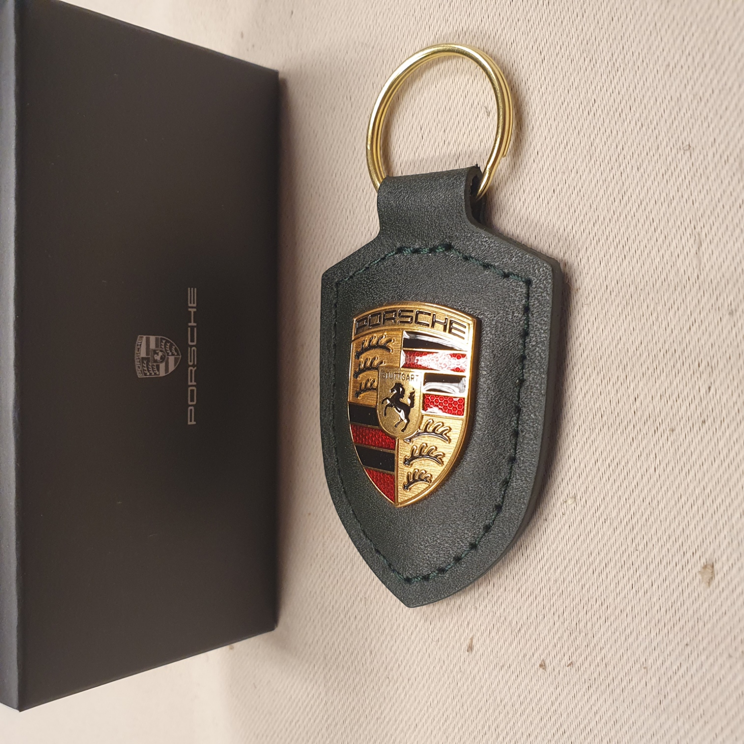 Keychain with Porsche emblem - Oak Green WAP0503550RWSA