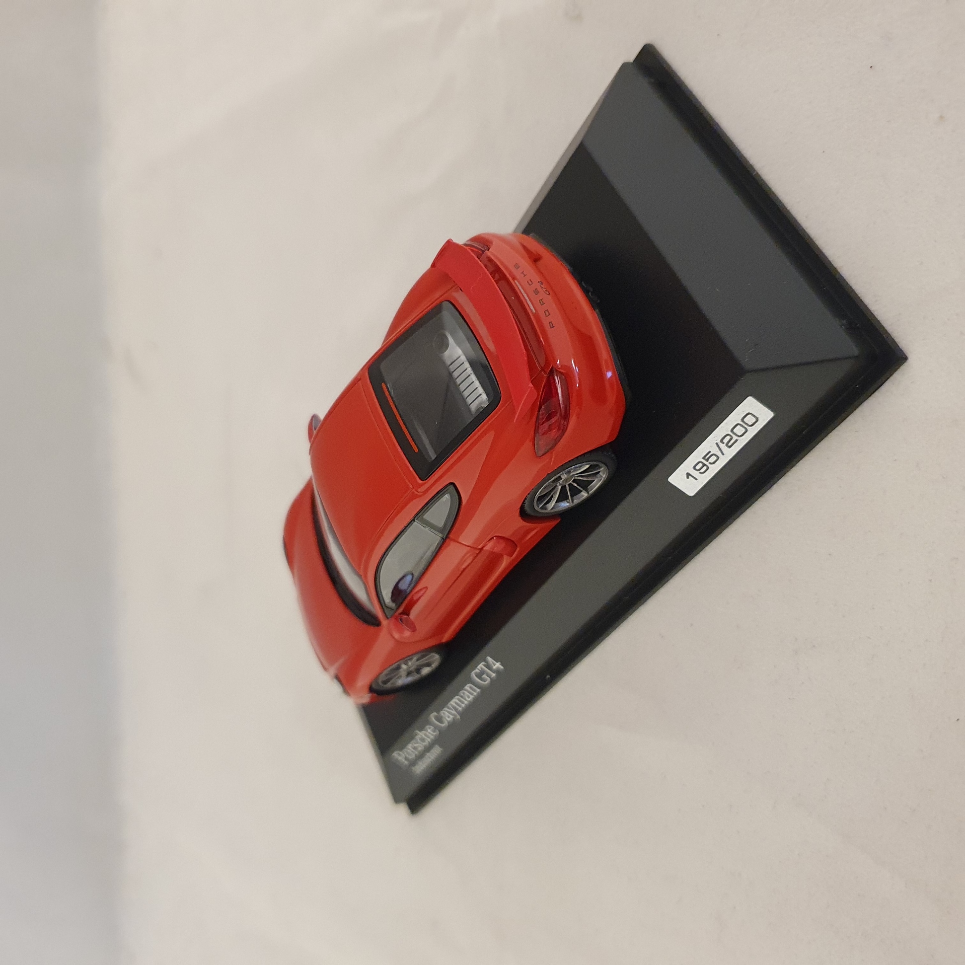 Porsche Cayman GT4 Guards Red Minichamps - CA04316069