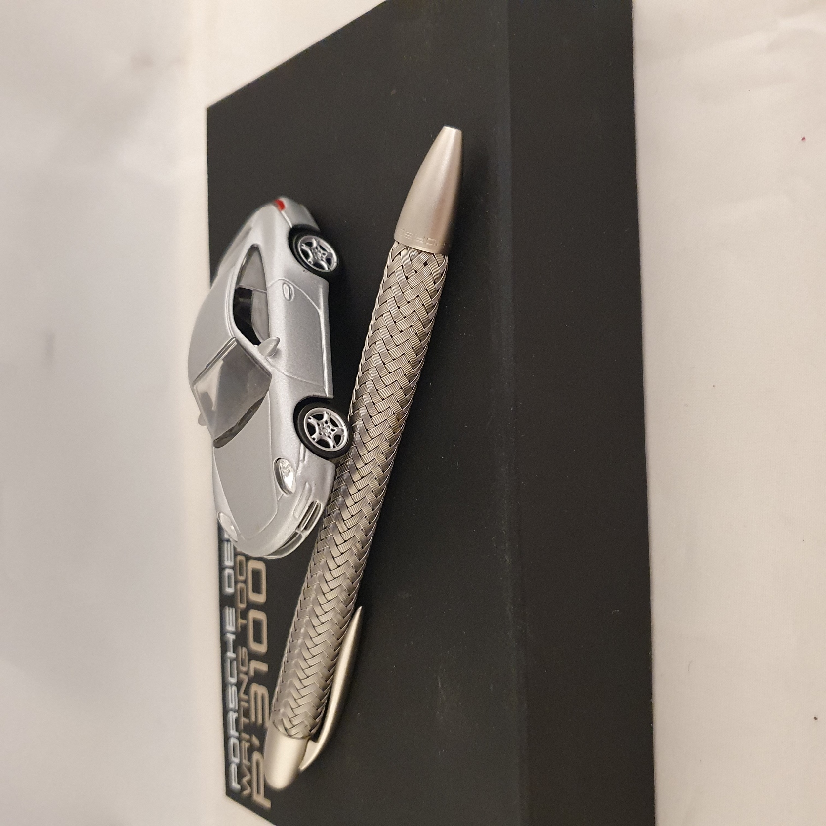 Stylo à bille Porsche Design P'3100 Tecflex avec modèle réduit de voiture