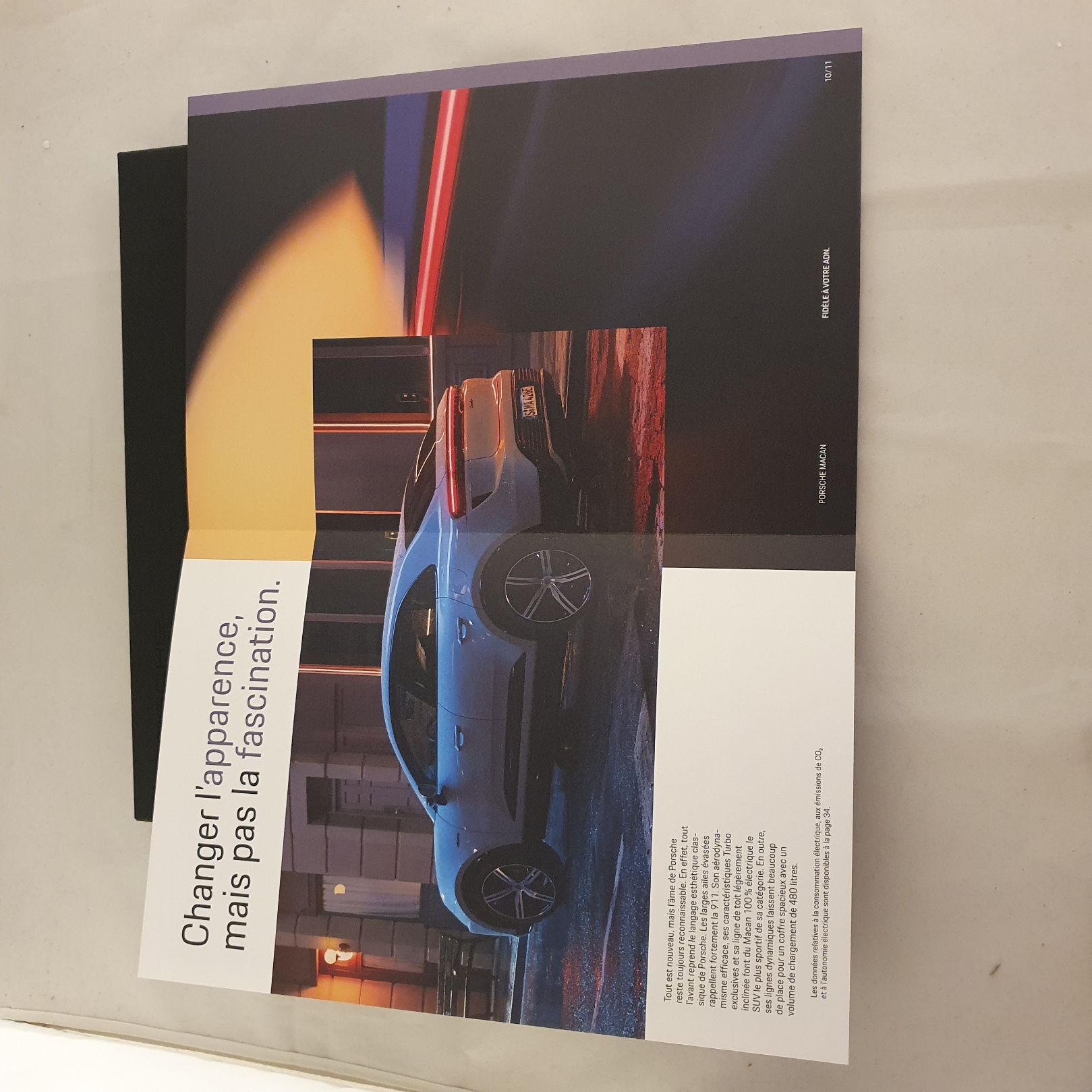 Porsche Macan 2024 Lookbook Brochure - WMAA23000130