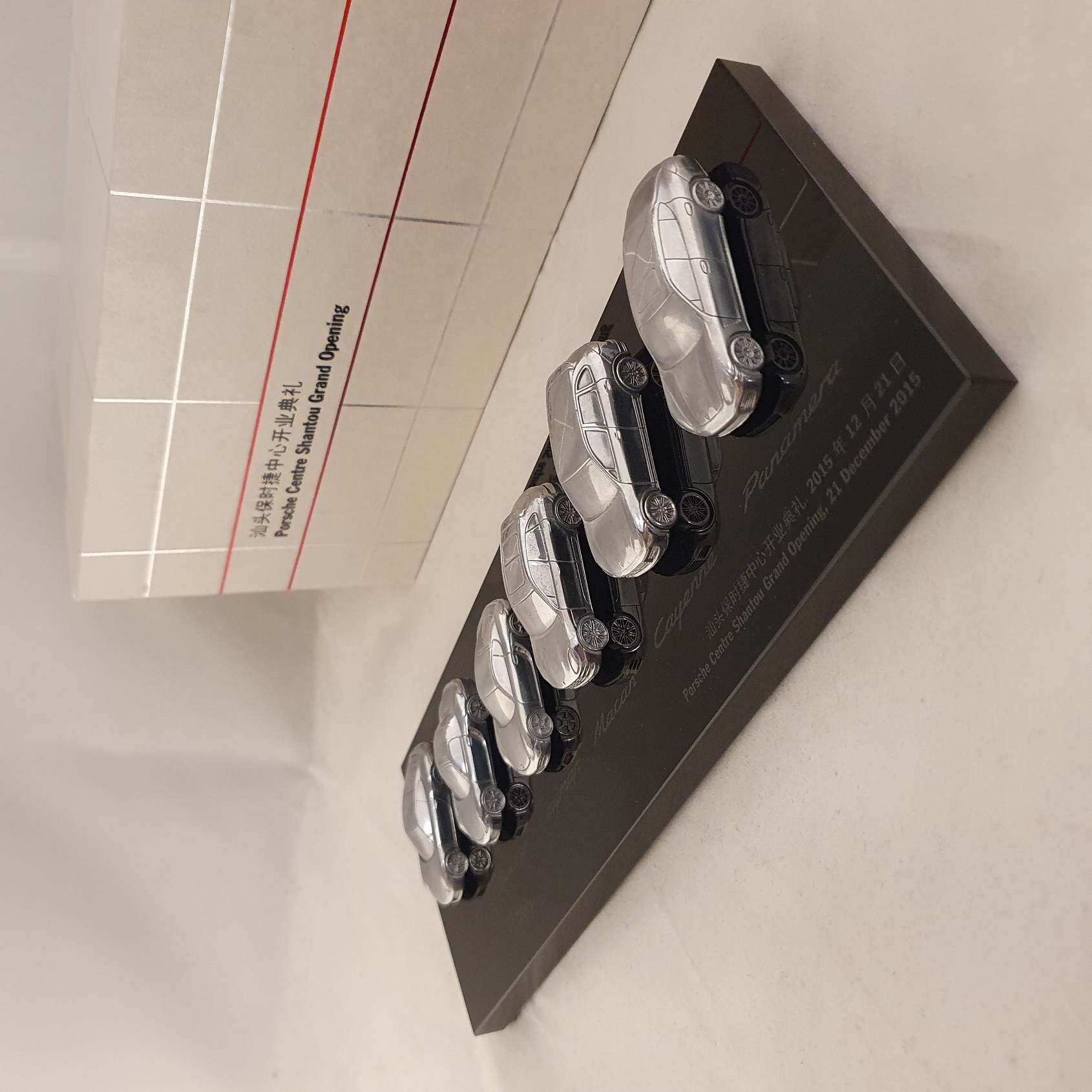 Inauguration du Centre Porsche de Shantou 2015 - Souvenirs en papier