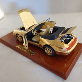 Porsche 911 993 Carrera Cabriolet -Maisto - 22K echt Goud verguld