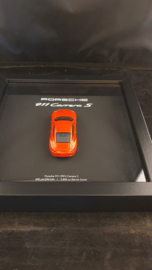 Porsche 911 991 Carrera S Rouge 3D Encadrée dans une boîte d’ombre - échelle 1:43