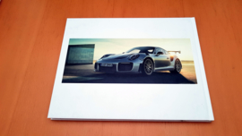 Porsche 911 991.2 GT2 RS hardcover brochure 2017 - DU