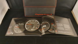 Porsche Cayenne Turbo S hardcover brochure en couverture VIP - 2012