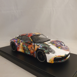 Porsche 911 992 Carrera 4S Coupé design Fleurs 2019 1/18 Minichamps 155067329