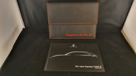 Porsche Cayenne Turbo S hardcover brochure en couverture VIP - 2012