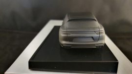 Porsche Panamera GII Turbo - Briefbeschwerer auf sockel - Porsche museum
