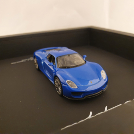 Porsche 918 Spyder blauw 3D Framed in schaduwbox - schaal 1:37