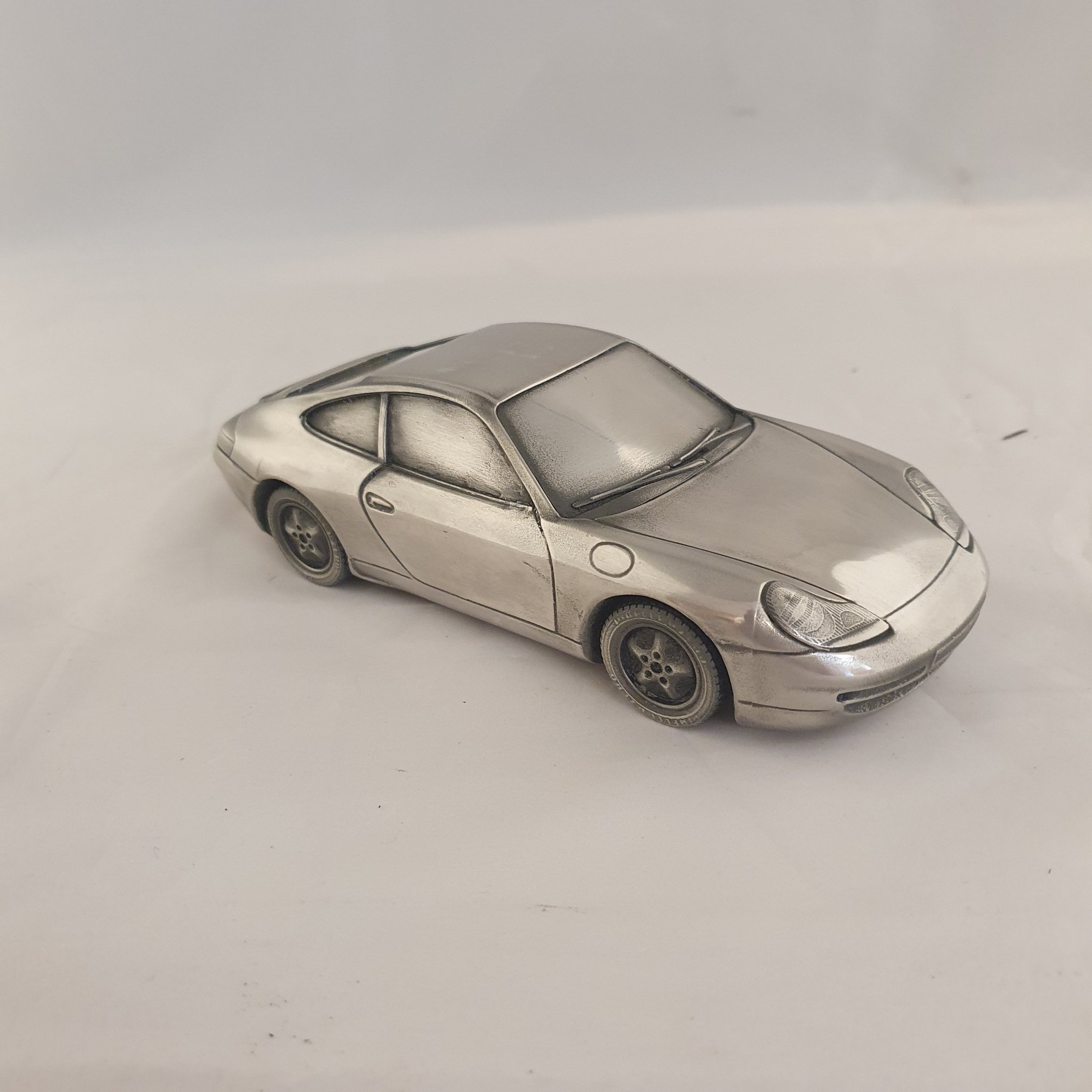 Porsche 911 996 Carrera 1:24 - Presse-papier en étain argent