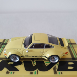 Porsche 911 Carrera 964 RWB Backdate geel 1/64 Tarmac - T64-046-YL