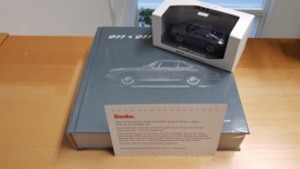 Porsche 911 x 911 jubileum boek 2015 met model en bedankkaart - Mitarbeiter editie